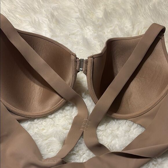Nude Seamless Razorback Underwire  Bra lightly padded - Picture 3 of 9